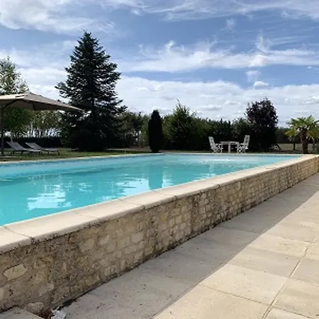 De 5 Chambres Avec Piscine Privee Jardin Clos Et Wifi A Jean De Sauves Villa Saint-Jean-de-Sauves