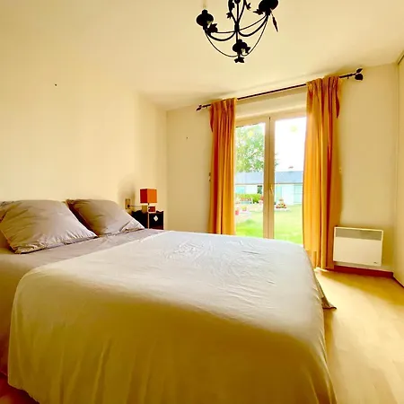 De 5 Chambres Avec Piscine Privee Jardin Clos Et Wifi A Jean De Sauves Villa