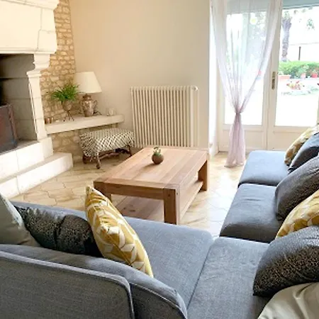 Villa De 5 Chambres Avec Piscine Privee Jardin Clos Et Wifi A Jean De Sauves